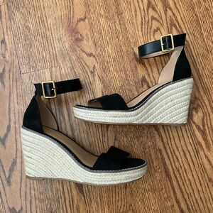 Banana Republic Woven Black and Tan Wedge Heel Women’s Size 7.5
